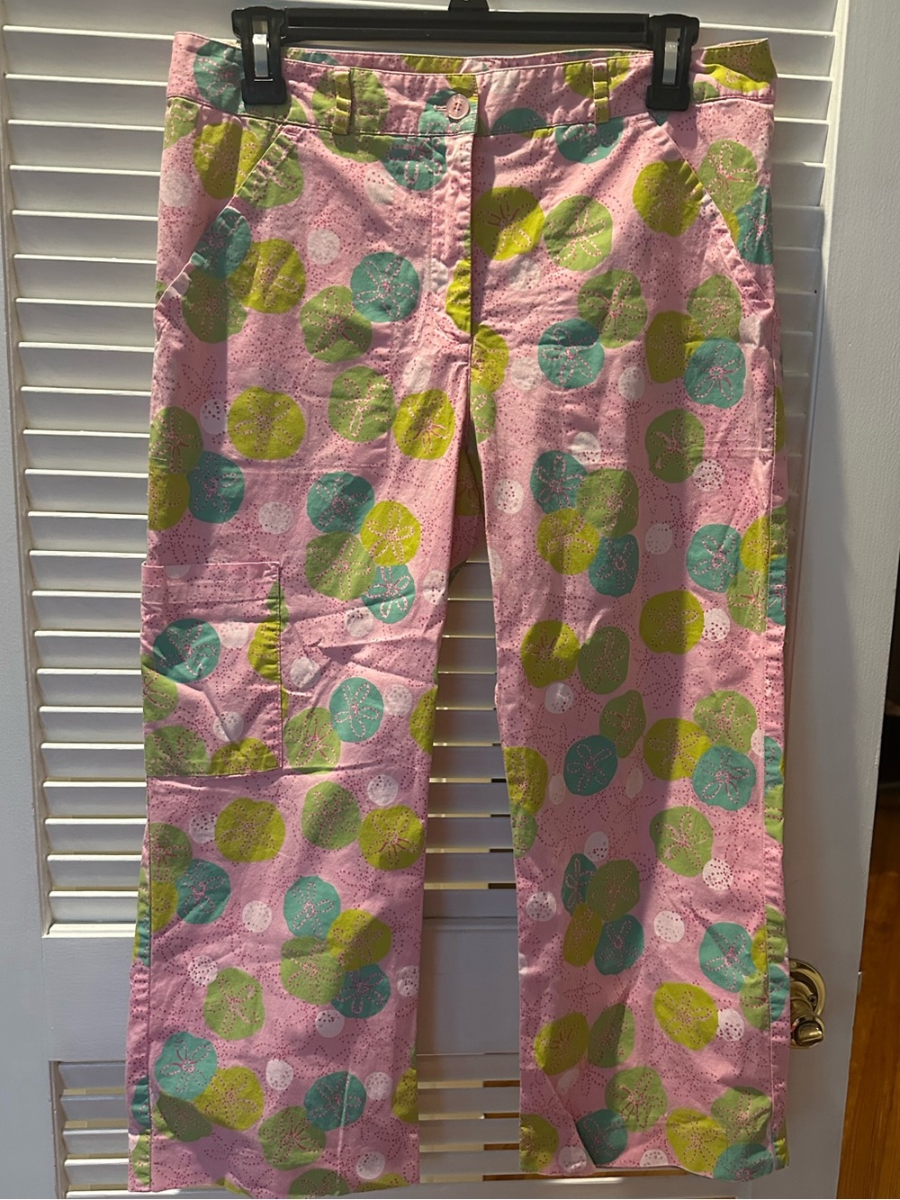 Lilly Pulitzer Pink Cotton Capri Pants with Green and Teal Sand Dollar Print